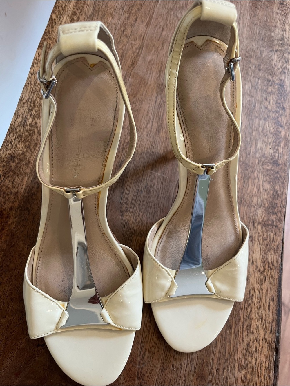 Via Spiga Ivory Patent Leather Metal T-Strap Heels 7 - Picture 3 of 8